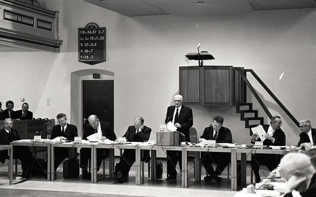 Ds. A.F. Honkoop als voorzitter van de generale synode van de GG in 1996. beeld RD