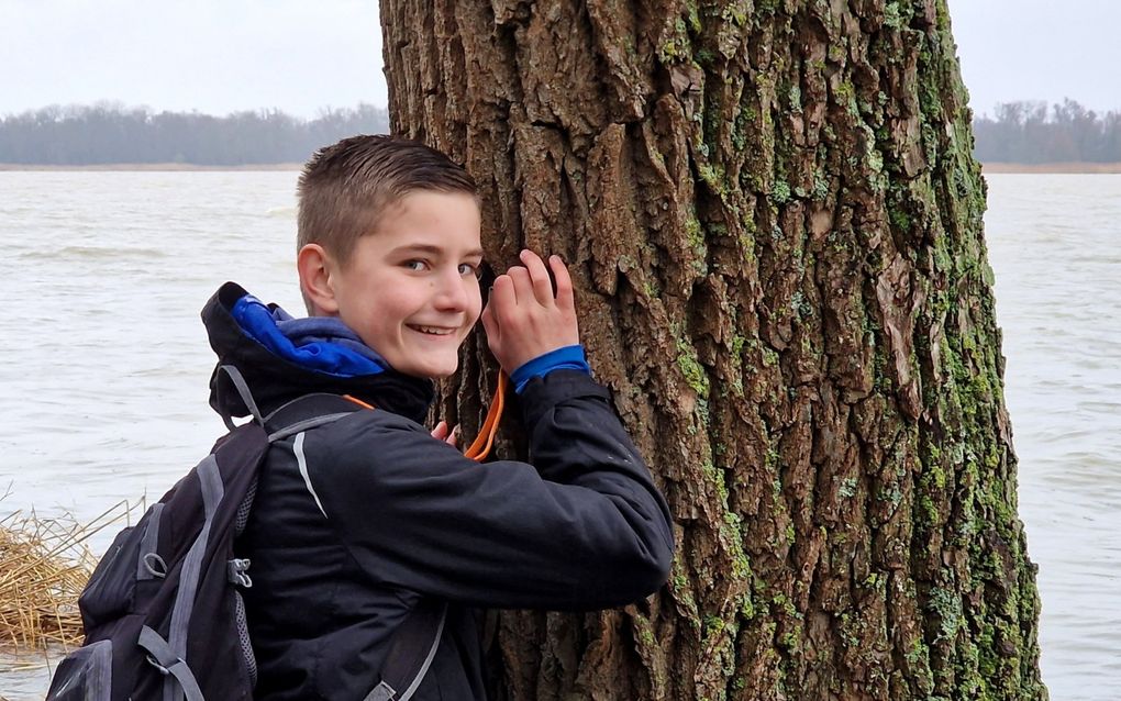 Matthijs Molenaar (13) uit Alblasserdam is de jongste korstmossenkenner van Nederland. beeld Matthijs Molenaar