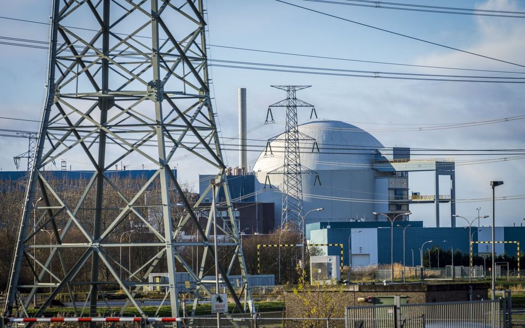 De huidige kerncentrale in Borssele. Het kabinet heeft plannen voor twee nieuwe reactoren in het Zeeuwse dorp.  beeld ANP, Lex van Lieshout