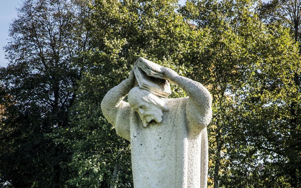 Standbeeld van Bonifatius in Dokkum. beeld RD, Henk Visscher