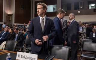 Meta-voorman Mark Zuckerberg kreeg er flink van langs tijdens de hoorzitting. Hij belooft meer te doen voor de veiligheid van jongeren op zijn socialemediakanalen. beeld EPA, Tasos Katopodis