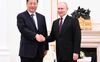 De Chinese president Xi Jinping wordt begroet door de Russische president Vladimir Poetin in het Kremlin in Moskou. beeld EPA, XINHUA / Shen Hong