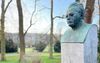 Gedenkteken voor Max Reger in het park tegenover zijn woonhuis in de Duitse stad Meiningen. beeld RD