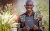 Een man uit Uganda met een Bijbel in zijn eigen taal. beeld Wycliffe