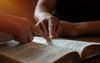„In complementaire visie op de verhouding man/vrouw wordt het scheppingsverhaal gelezen vanuit enkele teksten uit het Nieuwe Testament. Met name de teksten die vrouwen beperkingen opleggen ten aanzien van leidinggeven en onderwijzen.” beeld iStock