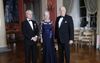 Koningin Margrethe met twee generatiegenoten die vooralsnog wel staatshoofd blijven: koning Carl Gustaf van Zweden (l) en koning Harald van Noorwegen. beeld EPA, Lise Aserund