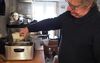 Frank van den Bosch woont in Frankrijk en bakt daar zelf kroketten. beeld Imco Lanting
