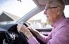 „Als mensen al heel lang hun rijbewijs hebben, vinden ze vaak dat ze het op de weg best goed doen”, zegt verkeerspsycholoog Gerard Tertoolen beeld Getty Images