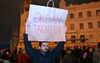 Protest in de Hongaarse hoofdstad Budapest vanwege de groeiende onvrede over het schandaal dat president Orbán de gevangene Endre Kónya, die betrokken was bij een pedofiliezaak, heeft vrijgelaten. beeld AFP, Attila Kisbenedek