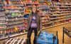 Een op de zes 20-plussers had in 2023 obesitas. Deels is dat te wijten aan het enorme ongezonde aanbod in de supermarkt, zegt diëtiste Anke de Boer. beeld Niek Stam