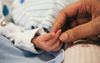 Ongeveer de helft van de baby’s met kinkhoest werd de afgelopen weken opgenomen in het ziekenhuis. beeld Unsplash