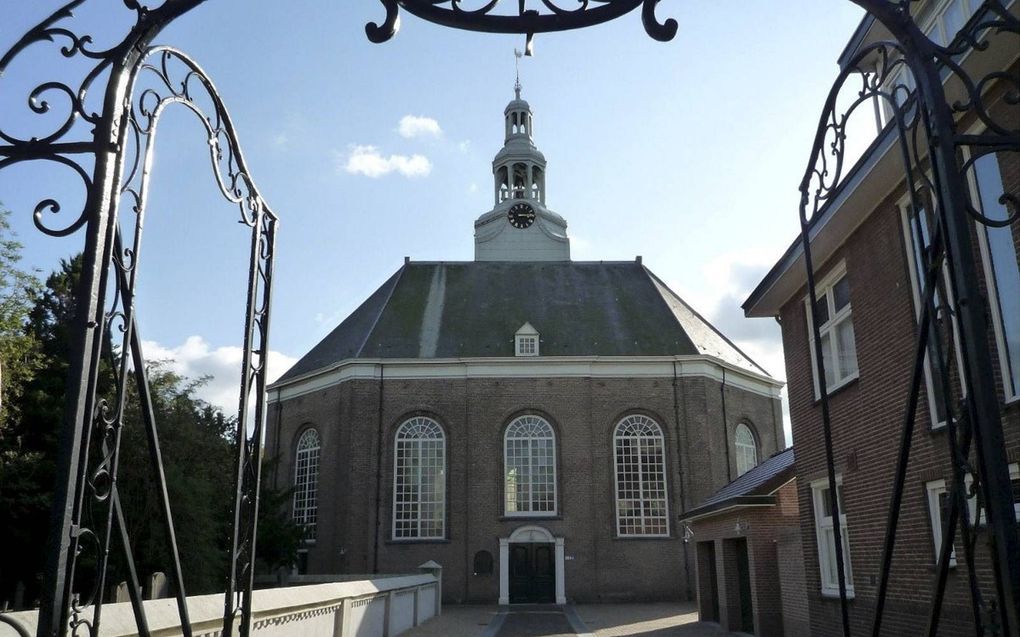 „Hoedemakers gedachtegoed zag ik in Capelle zo voor me: heel de kerk en heel het volk.” Foto: hervormde kerk aan de Hoofdstraat. beeld Reliwiki