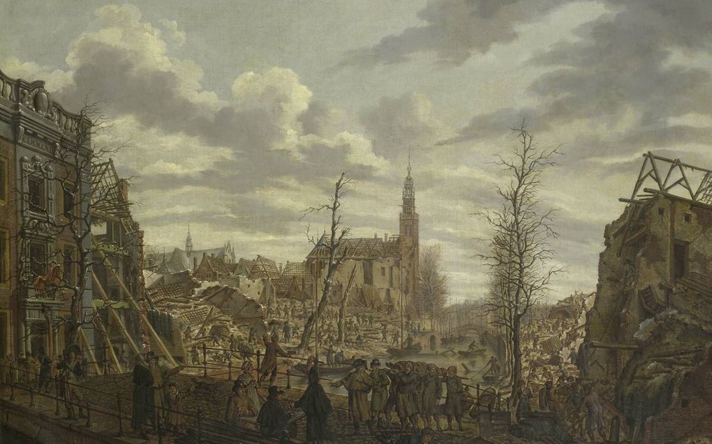 Het Rapenburg in Leiden drie dagen na de ontploffing van het kruitschip. Schilderij van Johannes Jelgerhuis. beeld Rijksmuseum Amsterdam