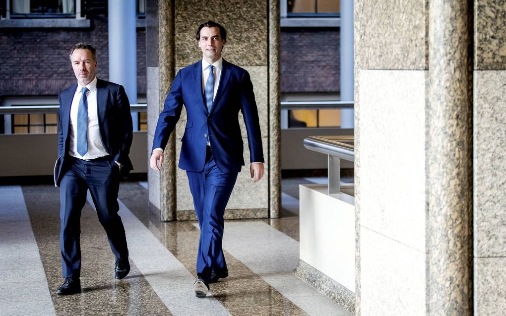 „Niet alleen Baudet moet nu snel tegen de klok schaken om het vege lijf te redden. Leidse juristen ontdekten dat collega Paul Cliteur mogelijk de vermeende onschuld speelde.” Foto: Thierry Baudet samen met zelfstandig Kamerlid Wybren van Haga.  beeld ANP, Sem van der Wal