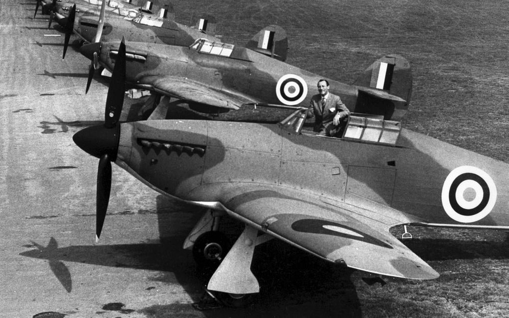 De geallieerden wilden in de oorlog weten wat de meest optimale bepantsering van hun gevechtsvliegtuigen was. Foto: Hurricanes en Spitfires op de RAF-basis in het Britse Henlow (1968). beeld AFP