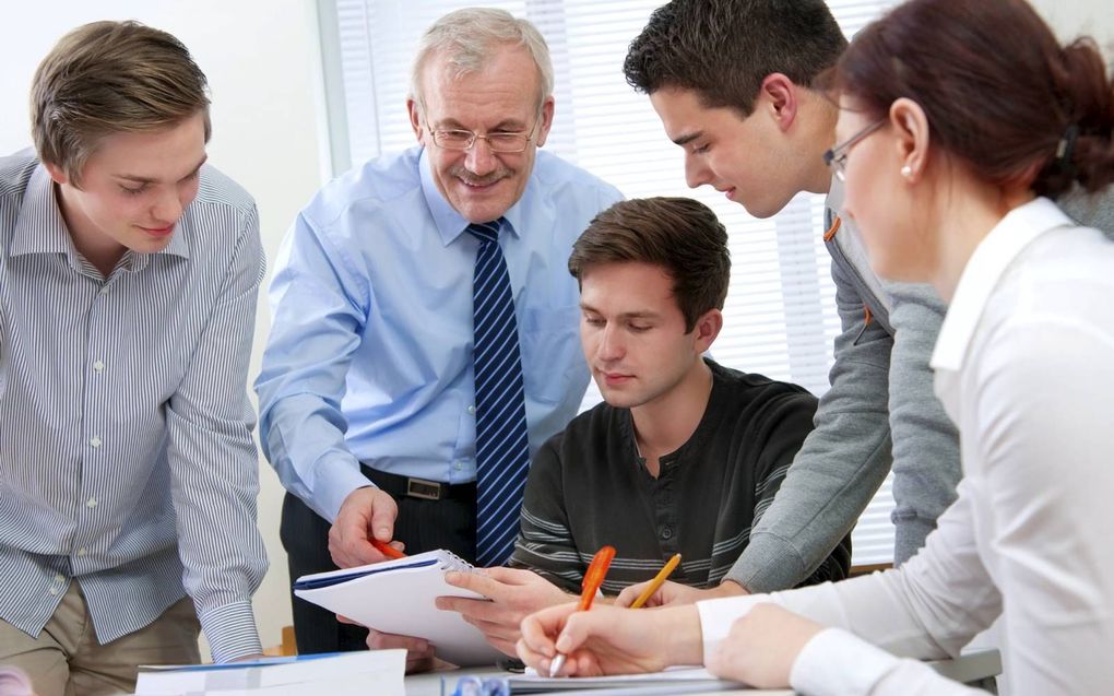 „Tachtig procent van de schooldag zijn we met vakinhouden bezig. Wat betekent het verlangen naar christelijk onderwijs daarin?” beeld iStock