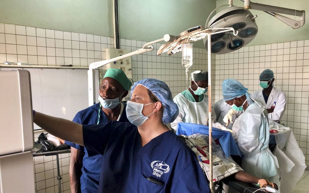 „We helpen Afrika het meest met medische materialen.” Foto: training anesthesie in Guinee. beeld Mercy Ships