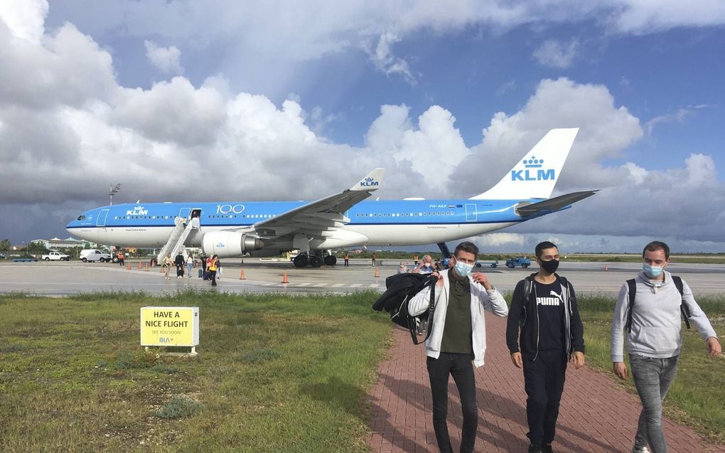 Na de recente reisbeperkingen telt de dagelijkse KLM-vlucht naar Bonaire minder toeristen. beeld Marius Bremmer