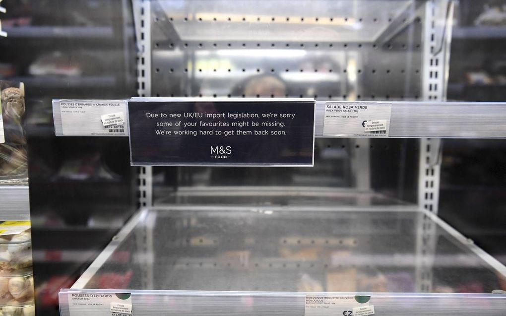 Leeg maaltijdschap bij Marks & Spencer in Parijs. beeld AFP, Alain Jocard