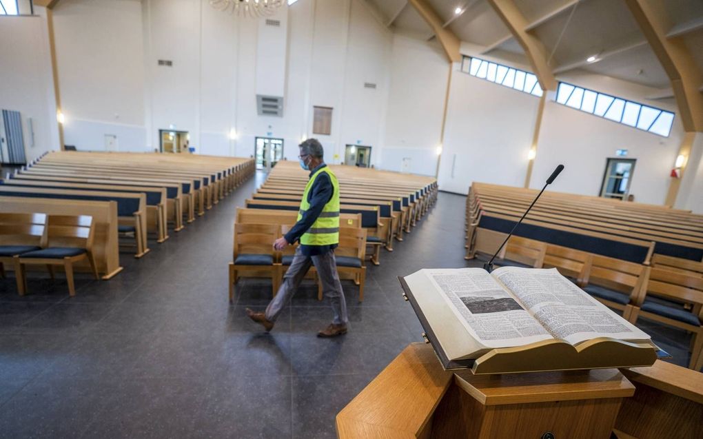 Waarom stellen we kerken niet open voor kleine groepen mensen die kwetsbaar zijn? Foto: hersteld hervormde kerk Putten. beeld ANP, Jeroen Jumelet