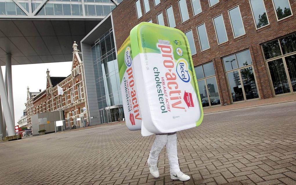 „Stop de misleiding.” Met die slogan voerde voedselwaakhond Foodwatch al in 2012 actie tegen de boterkuipjes Becel ProActiv van Unilever. beeld ANP, Bas Czerwinski