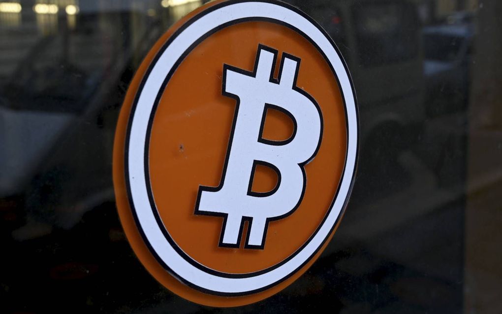 Logo van de cryptomunt bitcoin. beeld AFP, Nicolas Tucat