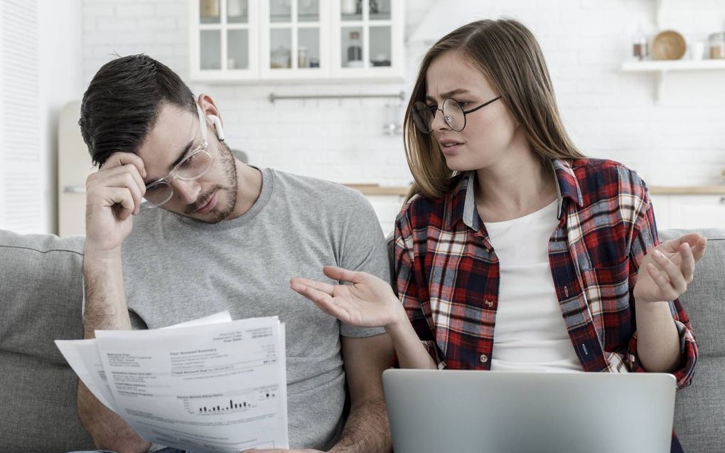 Jongeren schamen zich vaak voor hun geldproblemen. Dat vergroot de drempel om hulp te zoeken. De personen op de foto hebben geen relatie met de personen uit het artikel. beeld iStock