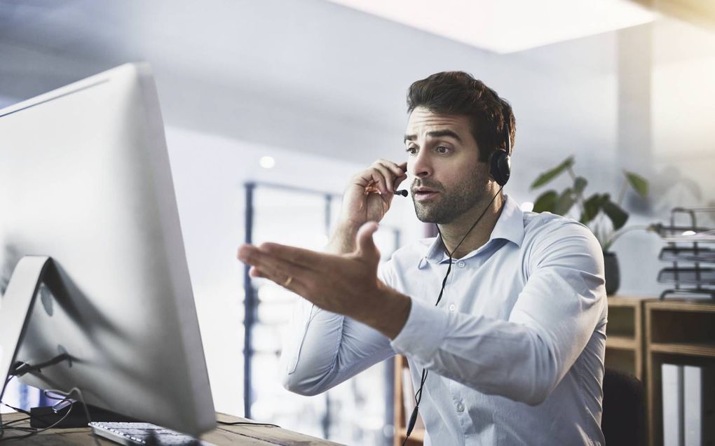 Veel mensen ergeren zich aan ongevraagde verkooptelefoontjes. De persoon op de foto heeft geen relatie met de personen uit het artikel.​ beeld iStock