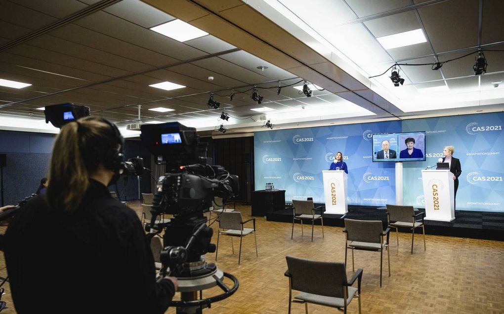 Cora van Nieuwenhuizen, demissionair minister van Infrastructuur en Waterstaat, Ban Ki-moon, secretaris-generaal van de Verenigde Naties en Kristalina Georgieva (directrice van het Internationaal Monetair Fonds) tijdens de online Climate Adaptation Summit (CAS). Op deze door Nederland georganiseerde klimaattop bespreken hoogwaardigheidsbekleder oplossingen die de gevolgen van klimaatverandering kunnen afwenden. Vanwege de coronacrisis vond de top grotendeels digitaal plaats. beeld ANP, Sem van der Wal