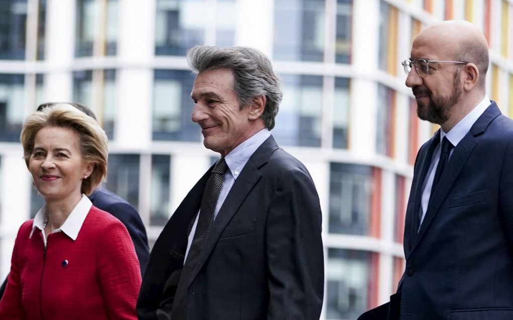 Von der Leyen (l.), Sassoli, Michel (r.). beeld AFP, Kenzo Tribouillard