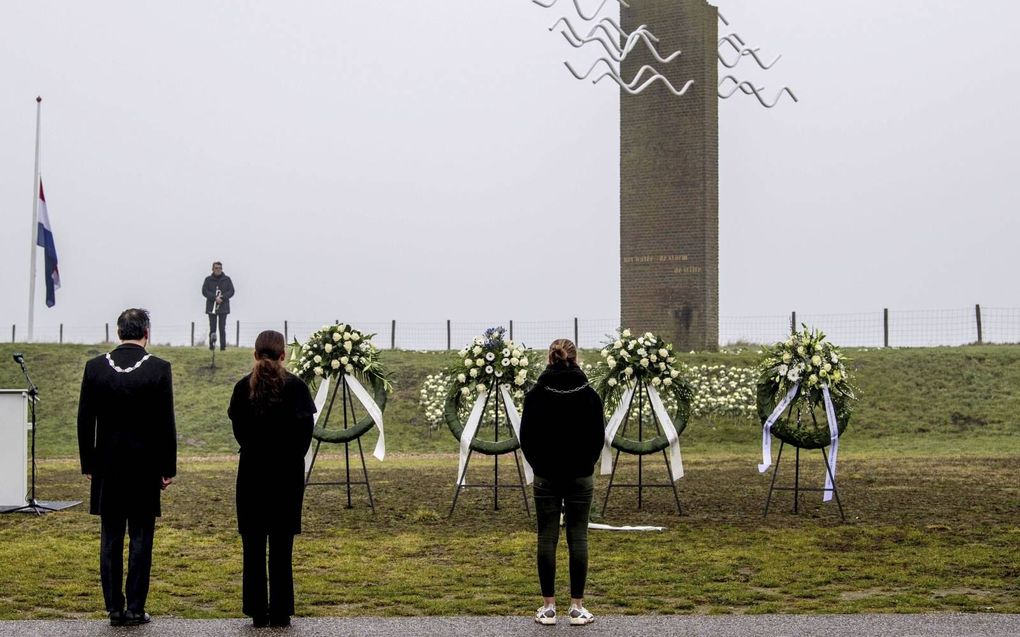 Herdenking zonder publiek bij het Watersnoodmuseum. beeld ANP, Robin Utrecht