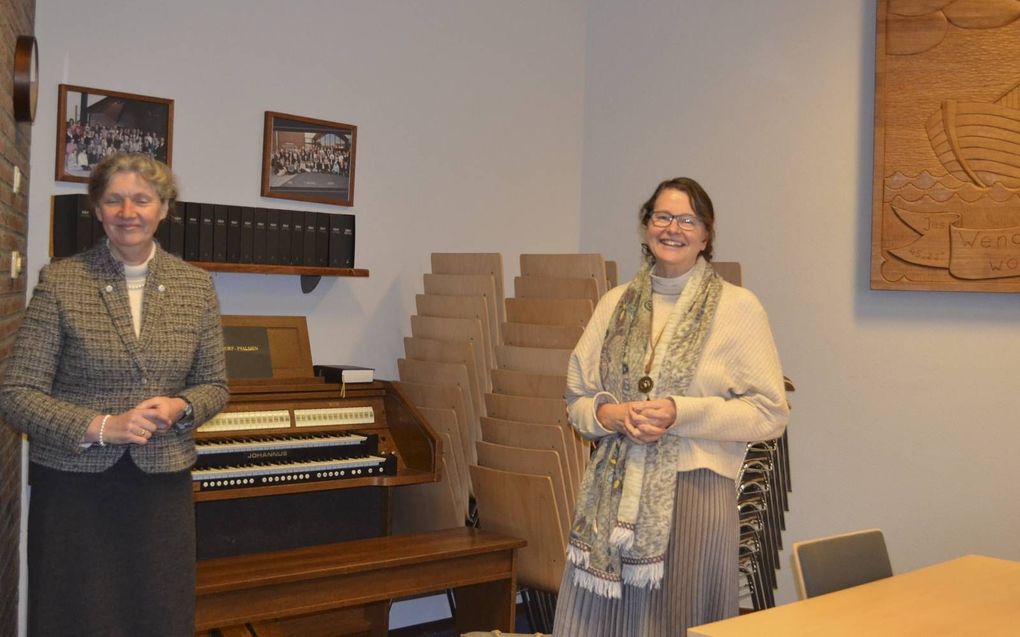 Presidente M.A. Heikoop-Gorter (l.) en spreekster Wilma Trouwborst (r.). beeld Vrouwenbond GG