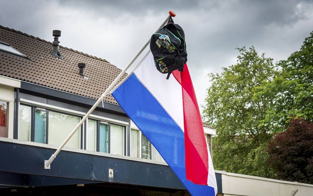 „Kennis en vaardigheden van de leerlingen wordt door centrale examens in alle vakken geëxamineerd aan de hand van een onafhankelijke, externe en gevalideerde toets. De waarde van het diploma blijft dan zoveel mogelijk behouden.” beeld ANP, Lex van Lieshout