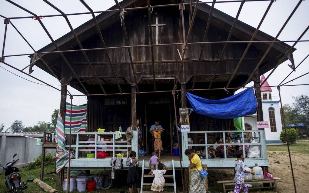 Ontheemden, op de vlucht voor gevechten tussen het leger van Myanmar en etnische groepen, schuilen op een kerkterrein in Nanmati, in de staat Kachin, 2018. beeld AFP, Ye Aung Thu