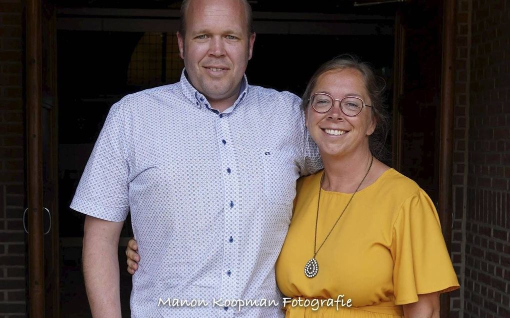 Joan en Marleen van Burg zitten in grote onzekerheid over hun adoptieproces. Al tien jaar is het Zeeuwse echtpaar bezig met de adoptie van een kindje uit het buitenland. beeld Manon Koopman Fotografie