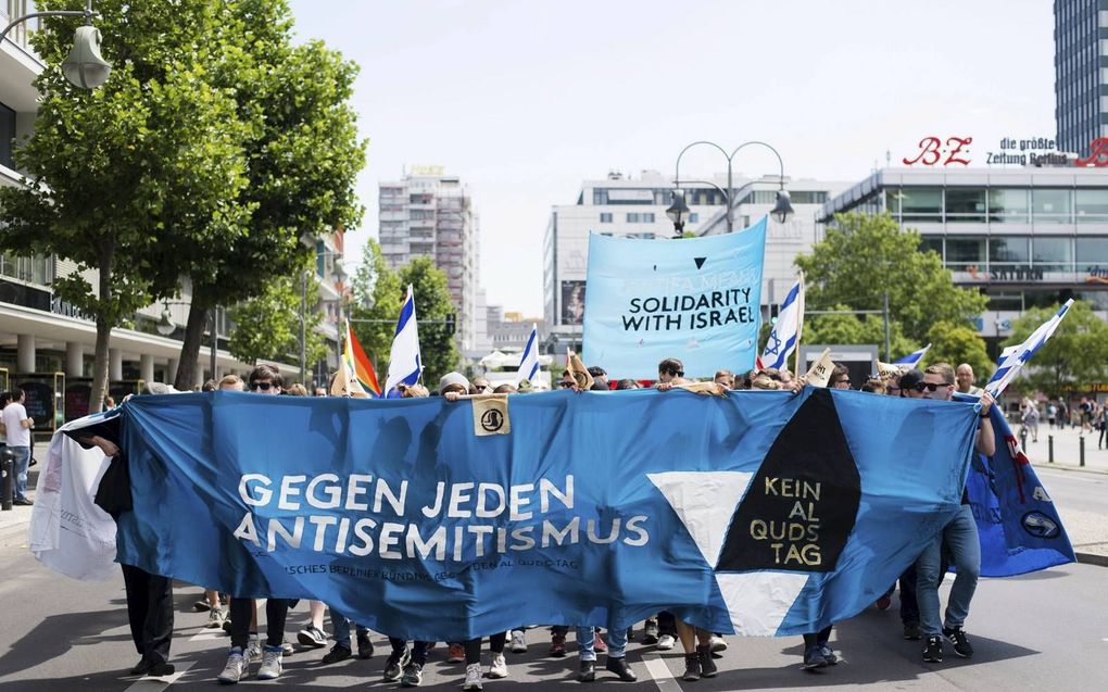 „In Duitsland staat antisemitisme op school dankzij gewetensvol onderzoek op de publieke en politieke agenda.” Foto: demonstratie in Berlijn tegen antisemitisme. beeld EPA, Gregor Fischer