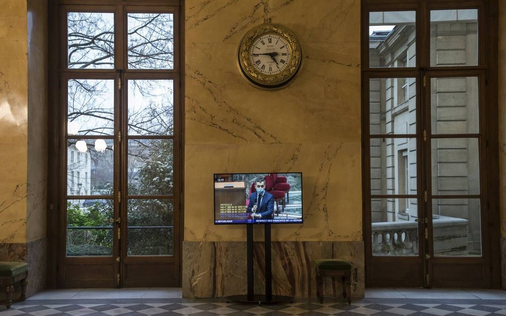 De Franse minister van Binnenlandse Zaken, Gérald Darmanin, tijdens een debat in het parlement over de beoogde wet ter verdediging van de Republikeinse waarden. De wet moet het makkelijker maken radicale uitwassen binnen godsdiensten tegen te gaan.  beeld EPA, Christoiphe Petit Tesson