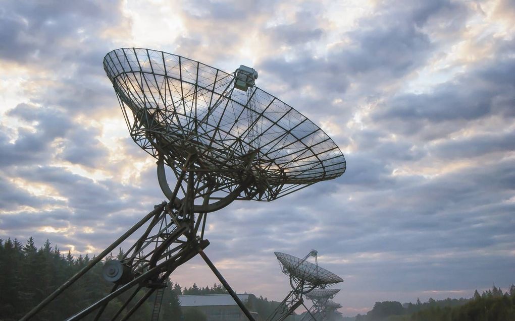 Radiotelescopen in Westerbork luisteren de ruimte af. beeld Getty Images/iStockphoto