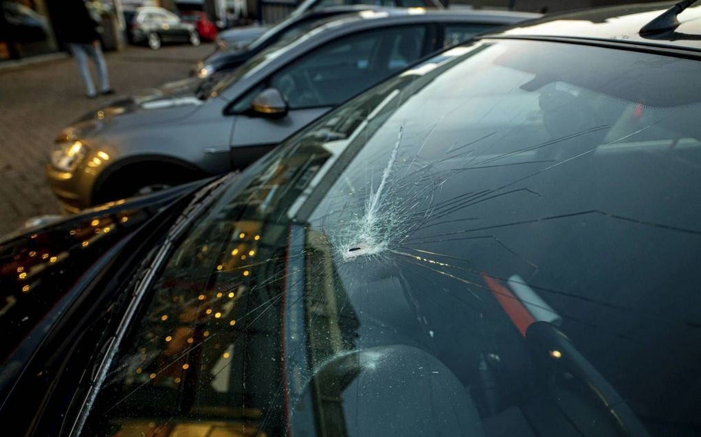 In het Limburgse Meerssen kwamen zaterdag onderdelen van een vliegtuigmotor uit de lucht vallen. beeld ANP, Jean Pierre Geussens