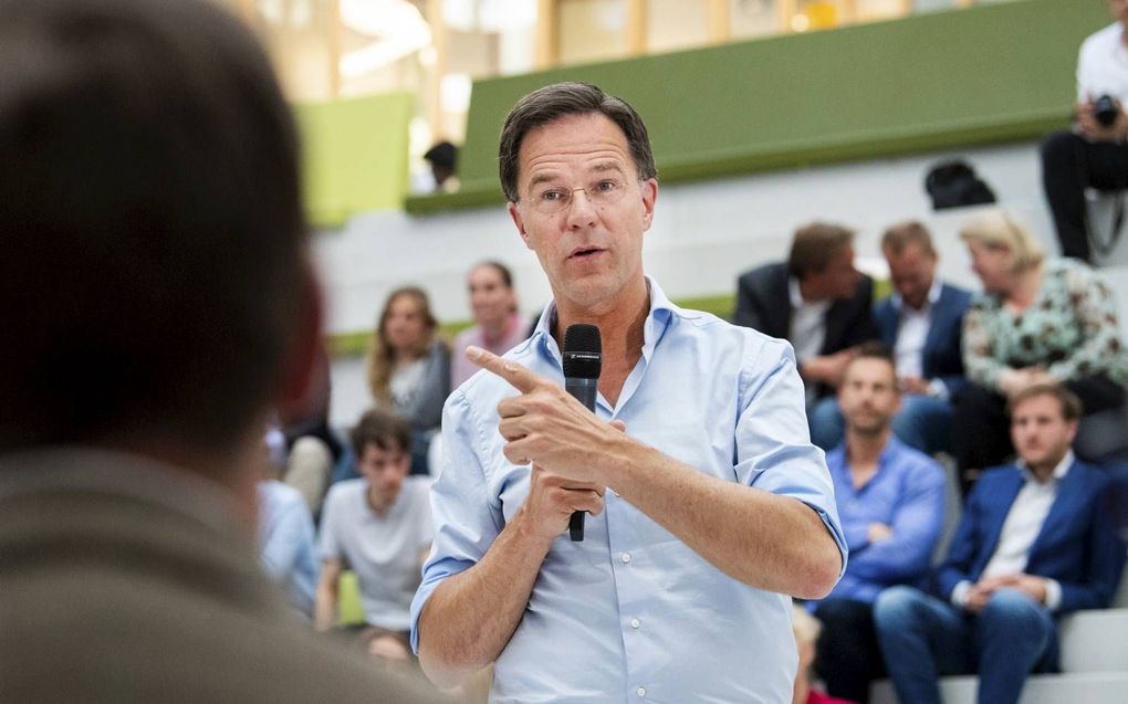 „Ik denk dat het in deze bijzondere tijd niet realistisch is beloften te doen”, aldus VVD-lijsttrekker Rutte. beeld ANP, Piroschka van de Wouw