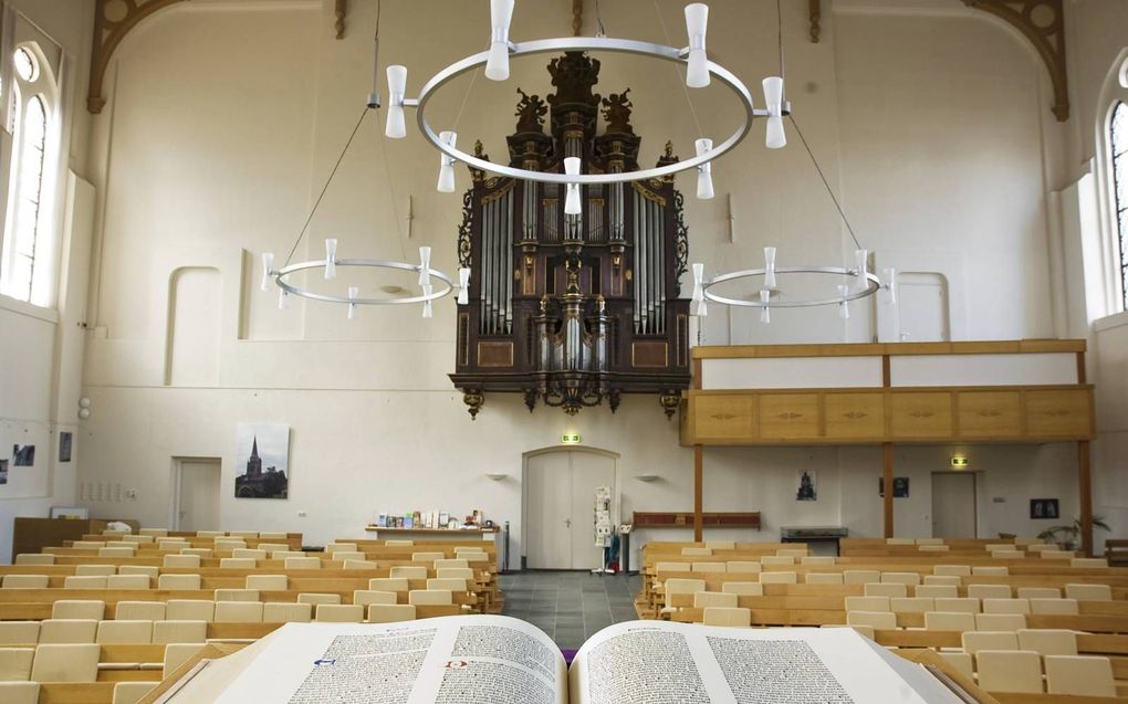 „God openbaart Zich aan ons in Zijn Woord vaak in beeldspraak of metaforen. Zo’n metafoor maakt iets duidelijk over God, maar heeft ook altijd haar beperkingen.” beeld RD, Henk Visscher