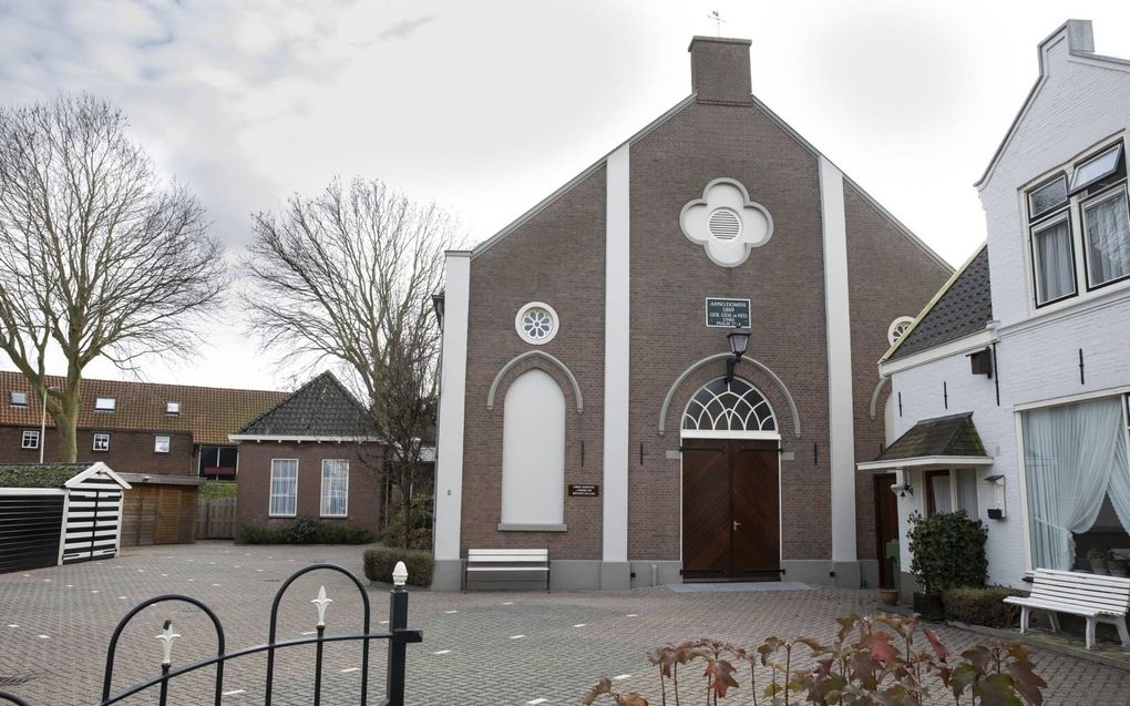 Het kerkgebouw van de gereformeerde gemeente in Nederland te 's Gravendeel. beeld RD, Anton Dommerholt