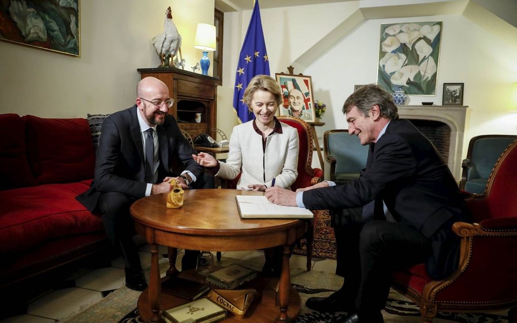 Is er een betere plek om de toekomst voor te bereiden dan in het huis van EU-pionier Jean Monnet, vroeg Von der Leyen (Commissie) zich in 2020 af. Ze is er samen met Michel (Raad) en Sassoli (Parlement). beeld AFP, Thomas Padilla