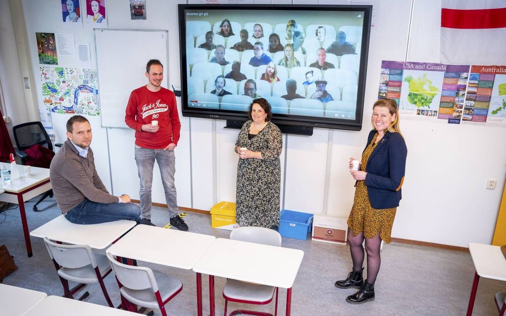 V.l.n.r.:  Teun de Jong, Robert de Raaf, Corine de Heer en Corinna de Groot. Het viertal geeft les op het Driestar College in Gouda. Sinds 1 maart mogen middelbare scholieren weer minimaal een dag in de week naar school. beeld Cees van der Wal