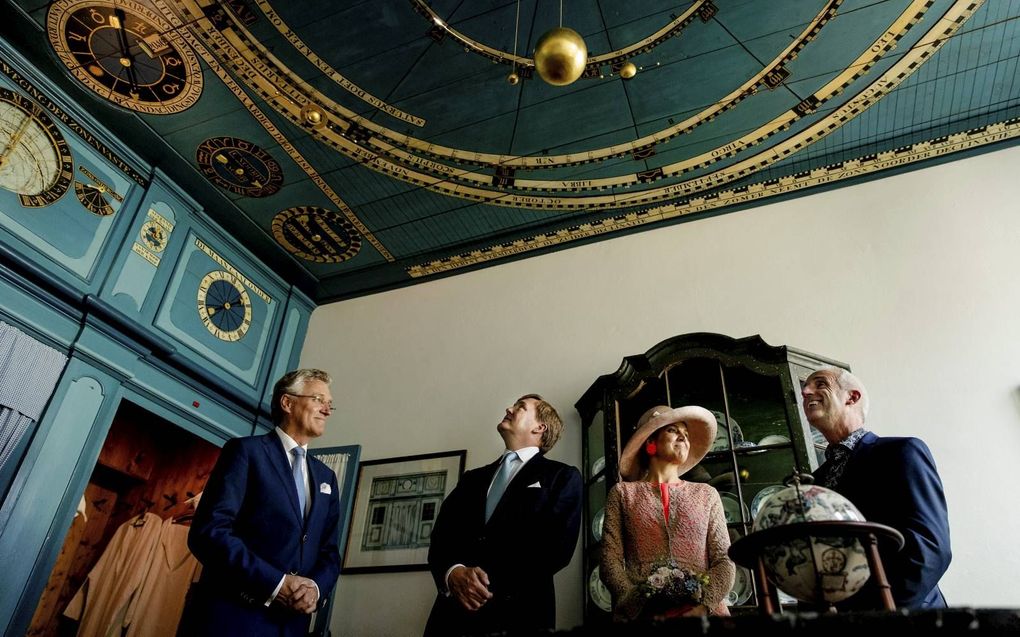 Koning Willem-Alexander en koningin Máxima brachten in 2016 een bezoek aan het planetarium van Eise Eisinga in Franeker. beeld ANP, Robin van Lonkhuijsen