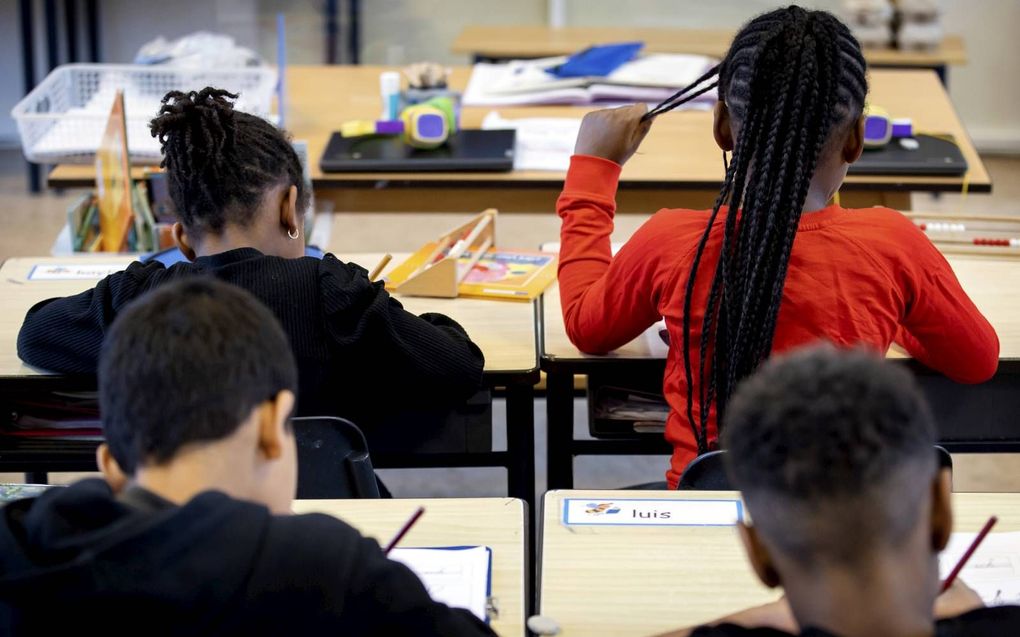 De Onderwijsraad vindt de werkdruk in het basisonderwijs te hoog. Het Rijk moet er meer geld voor uittrekken. beeld ANP, Koen van Weel