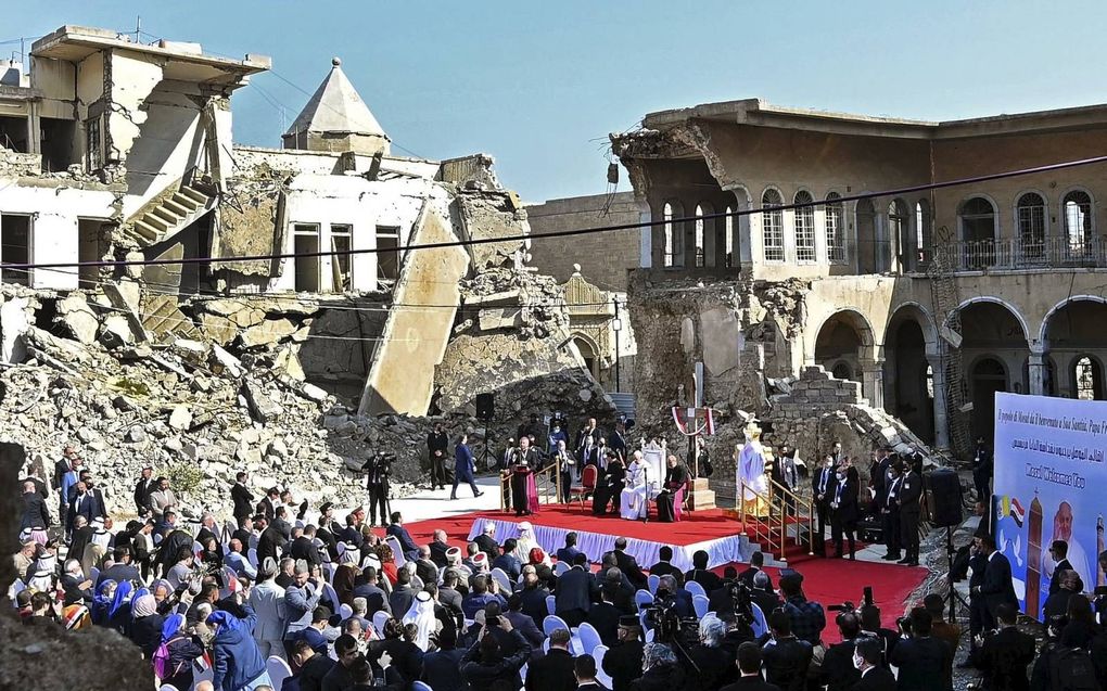 De paus sprak 7 maart bij de puinhopen van de Syrisch-orthodoxe kerk in Mosul (Irak). beeld AFP, Vincenzo Pinto