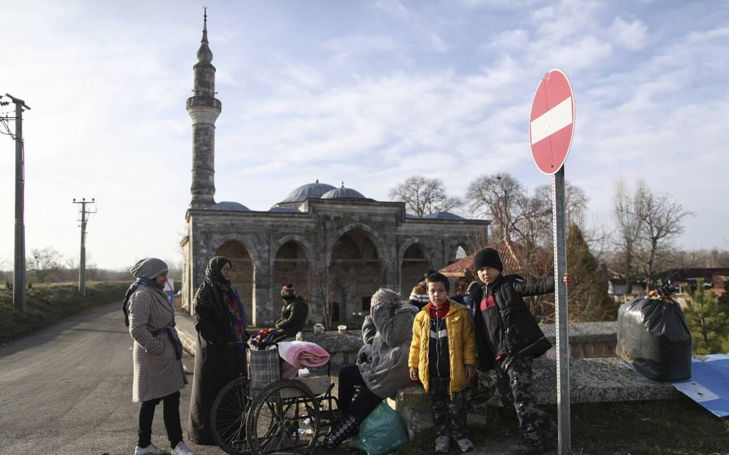 Duizenden migranten trokken in maart 2020 naar de Turkse grensstad Edirne, in de hoop de grens met de EU over te steken nadat Ankara had aangegeven ze niet langer tegen te houden. beeld EPA, Erdem Sahin