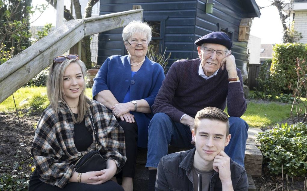 Opa en oma Wijnmaalen met kleinkinderen Emma en Pieter. beeld RD, Anton Dommerholt