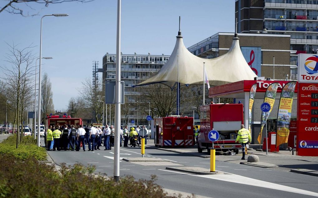 De plek in Alphen aan den Rijn, kort na de schietpartij. De dader beschikte over wapens omdat hij daarvoor ten onrechte een vergunning had. beeld ANP, Valerie Kuypers